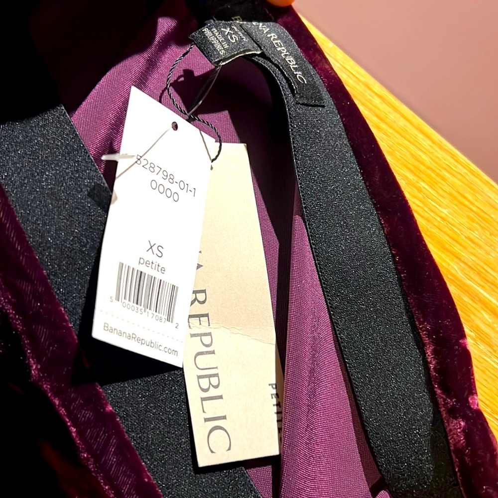 Banana Republic velvet dark red/burgundy midi skirt - Picture 12 of 12
